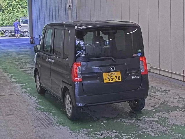 Daihatsu Tanto  с аукциона в Японии