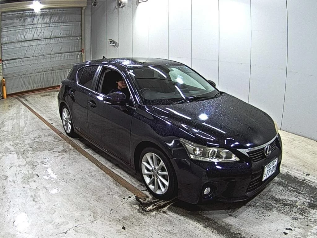 Lexus CT200h  с аукциона в Японии