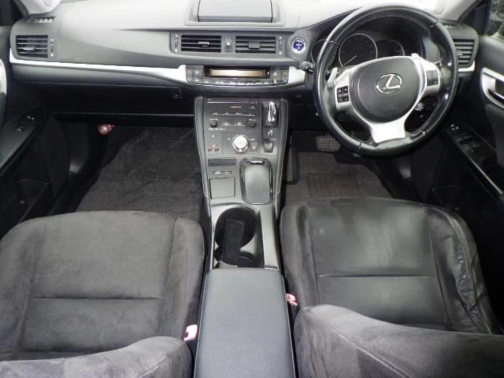 Lexus CT200h  с аукциона в Японии