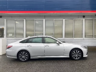 Toyota CROWN HYBRID