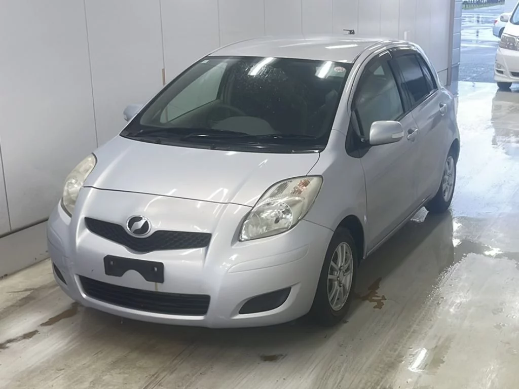 Toyota Vitz  с аукциона в Японии