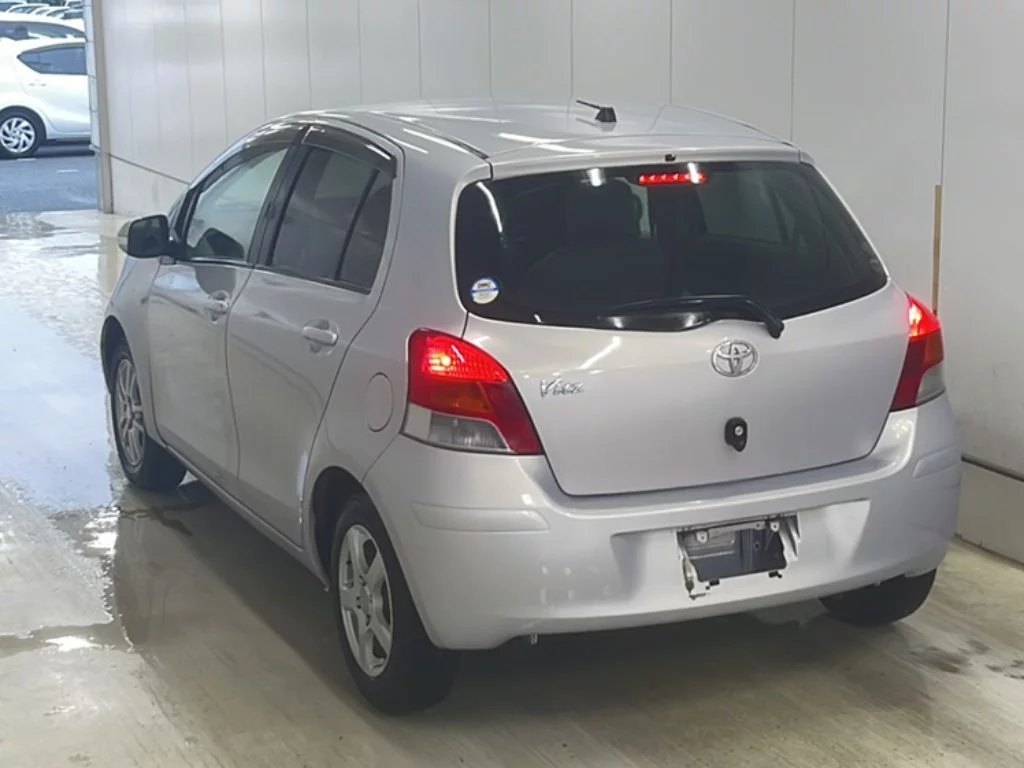 Toyota Vitz  с аукциона в Японии