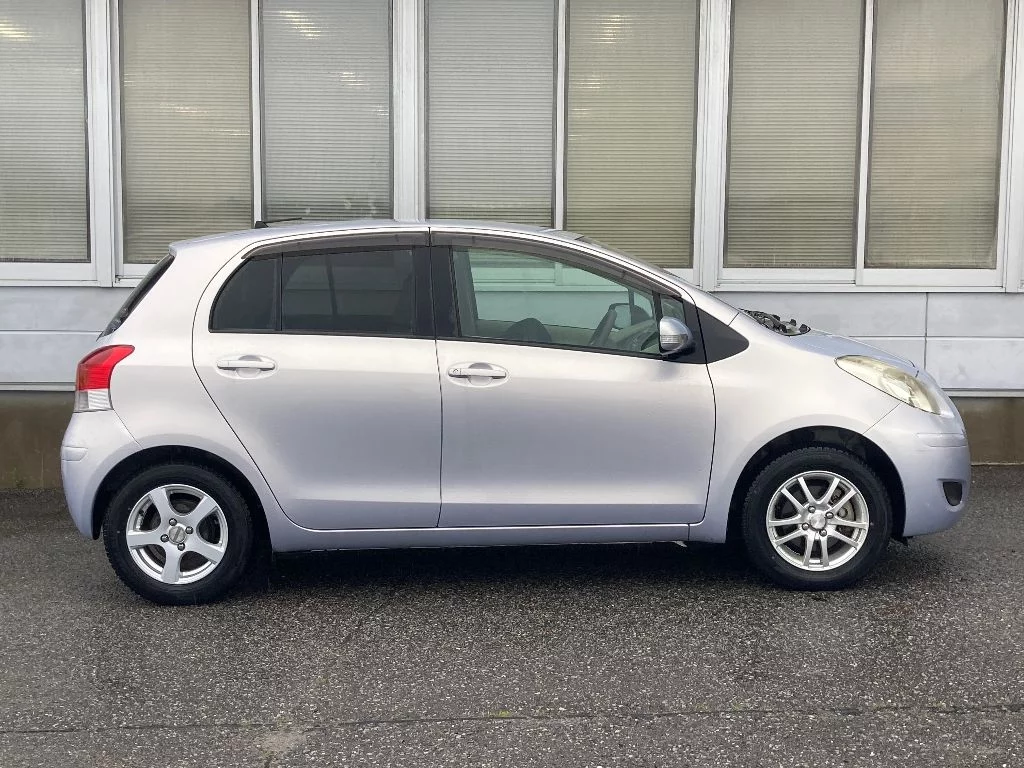Toyota Vitz  с аукциона в Японии