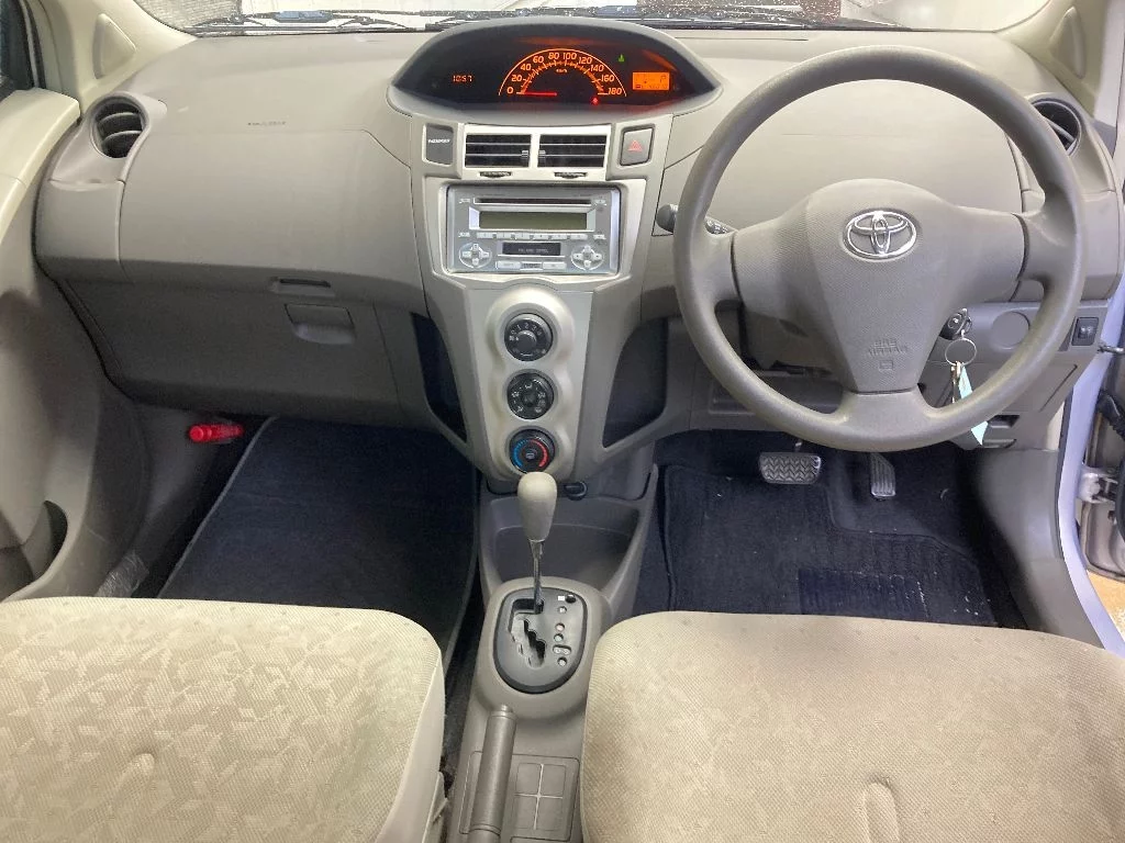 Toyota Vitz  с аукциона в Японии