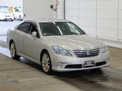 Toyota CROWN HYBRID