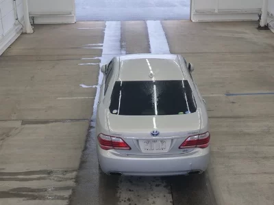 Toyota CROWN HYBRID