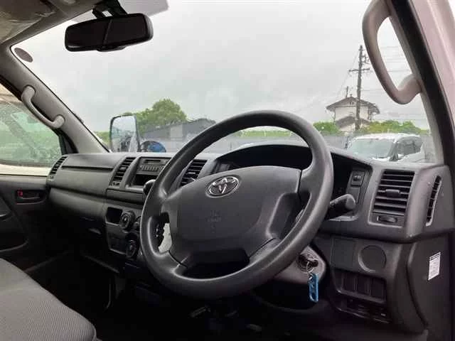 Toyota RegiusAce  с аукциона в Японии