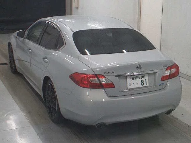 Nissan Fuga  с аукциона в Японии