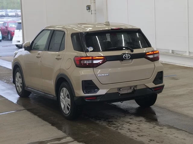 Toyota Raize  с аукциона в Японии