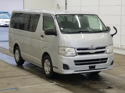TOYOTA HIACE
