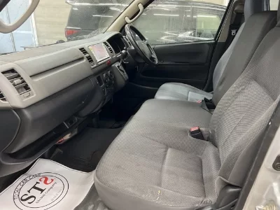TOYOTA HIACE