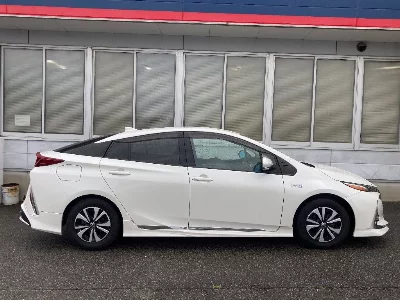 TOYOTA PRIUS PHV
