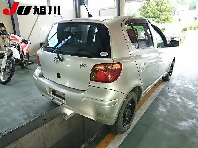 Toyota Vitz  с аукциона в Японии