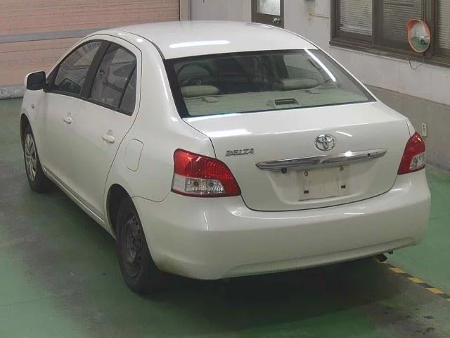 Toyota Belta  с аукциона в Японии