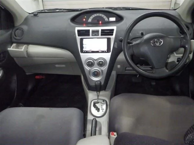 Toyota Belta  с аукциона в Японии