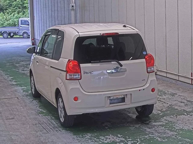Toyota Porte  с аукциона в Японии