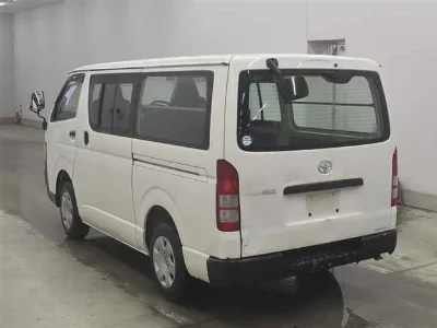 TOYOTA REGIUS VAN
