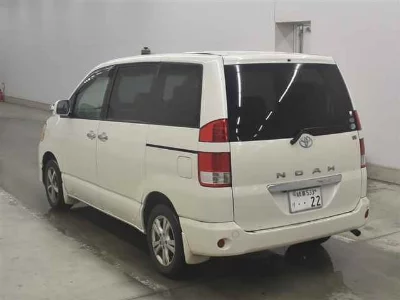 TOYOTA NOAH