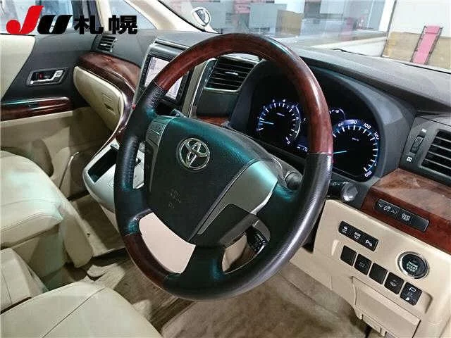 Toyota Vellfire  с аукциона в Японии