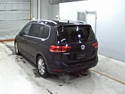VOLKSWAGEN GOLF TOURAN