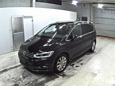 VOLKSWAGEN GOLF TOURAN