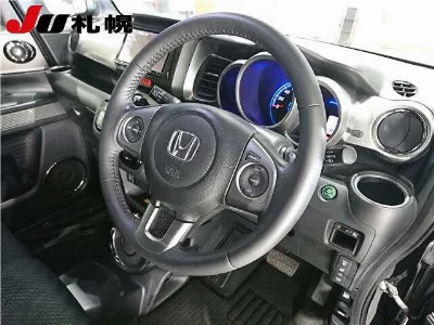HONDA N-BOX SLASH