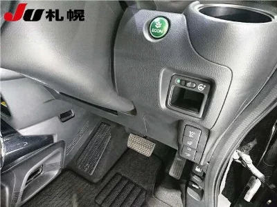 HONDA N-BOX SLASH