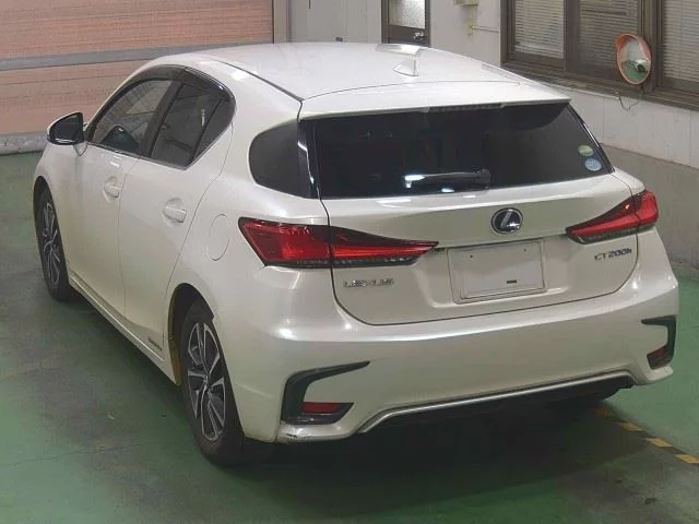 Lexus CT200h  с аукциона в Японии