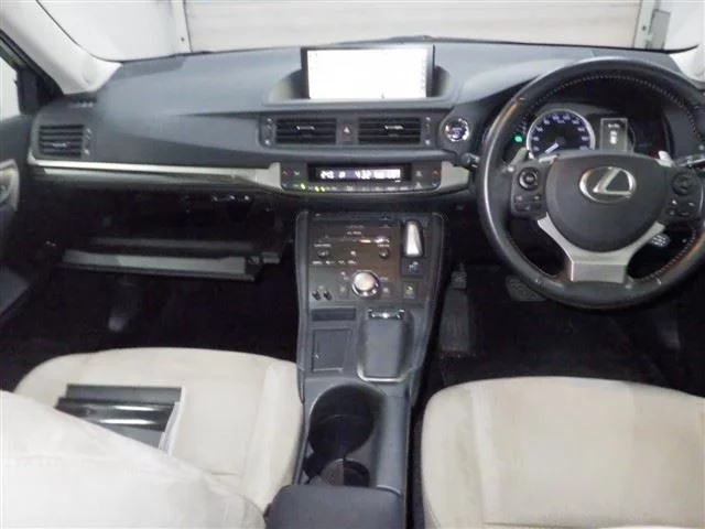 Lexus CT200h  с аукциона в Японии