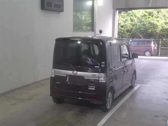 Daihatsu Tanto  с аукциона в Японии