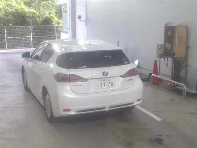 Lexus CT200h  с аукциона в Японии