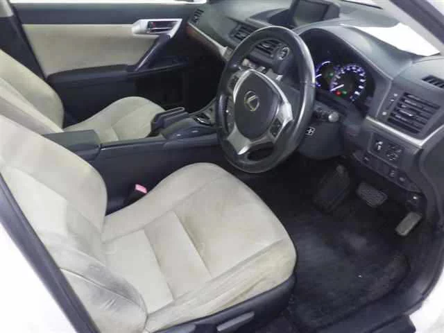 Lexus CT200h  с аукциона в Японии