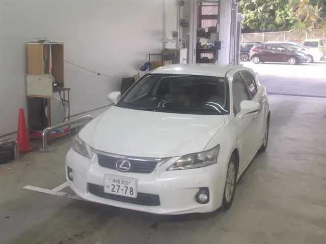 Lexus CT200h  с аукциона в Японии