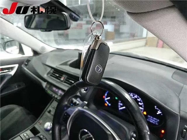 Lexus CT200h  с аукциона в Японии