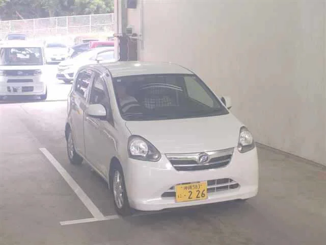 Daihatsu Mira e:S  с аукциона в Японии