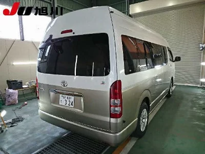 Toyota HiAce Van