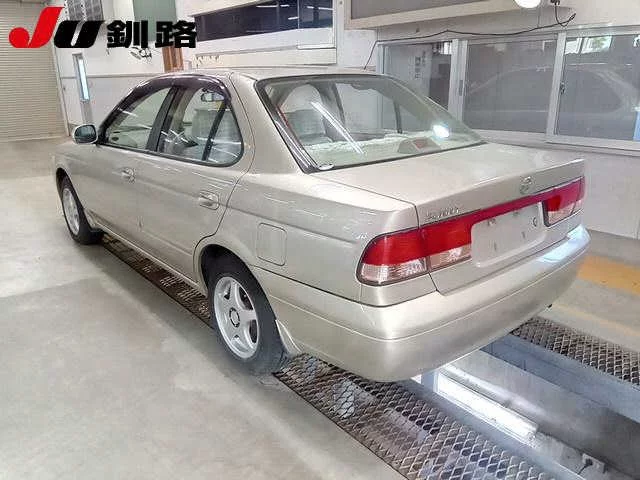 Nissan Sunny  с аукциона в Японии