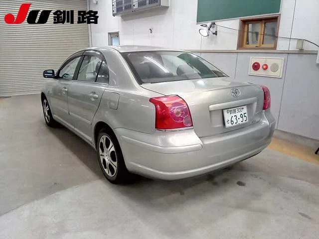Toyota Avensis  с аукциона в Японии