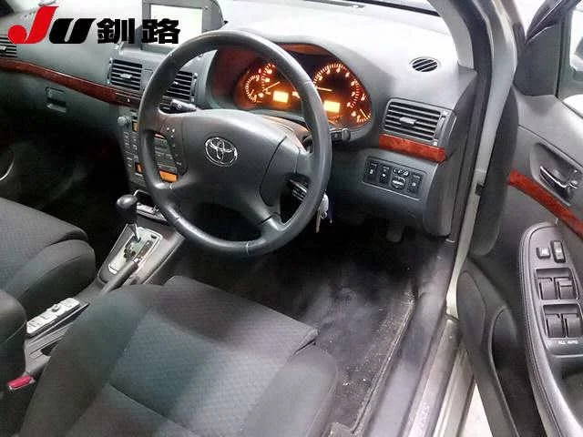 Toyota Avensis  с аукциона в Японии