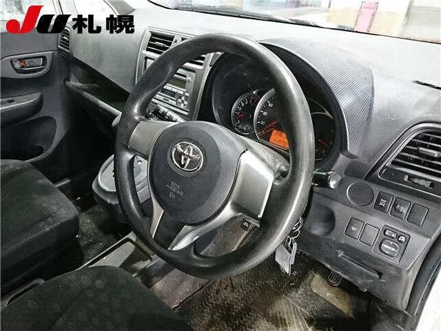 Toyota Ractis  с аукциона в Японии