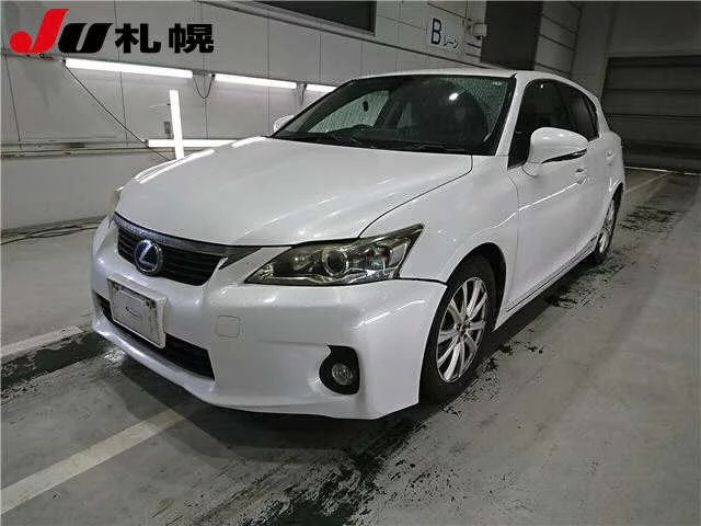 Lexus CT200h  с аукциона в Японии