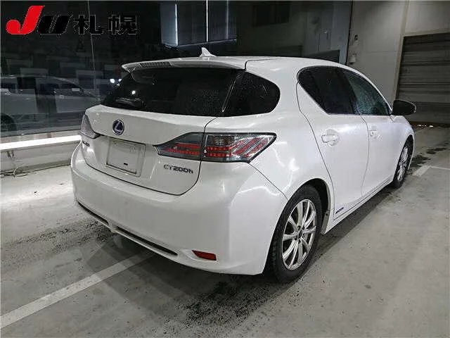 Lexus CT200h  с аукциона в Японии