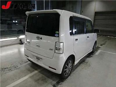 Toyota Pixis Space