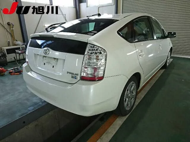 Toyota Prius  с аукциона в Японии