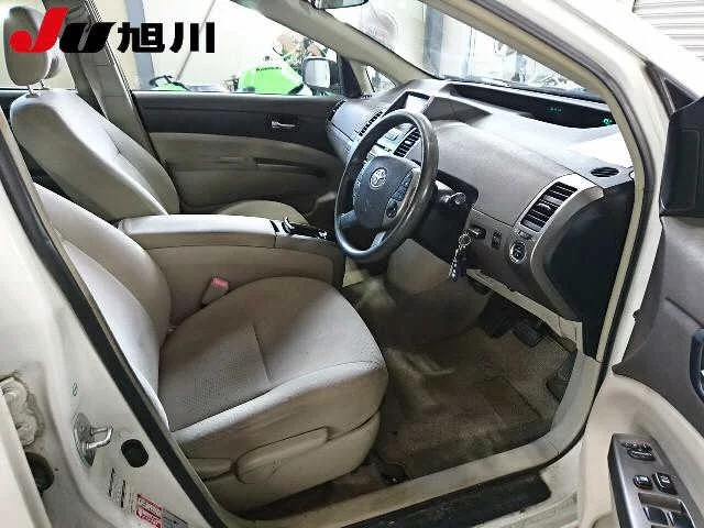 Toyota Prius  с аукциона в Японии
