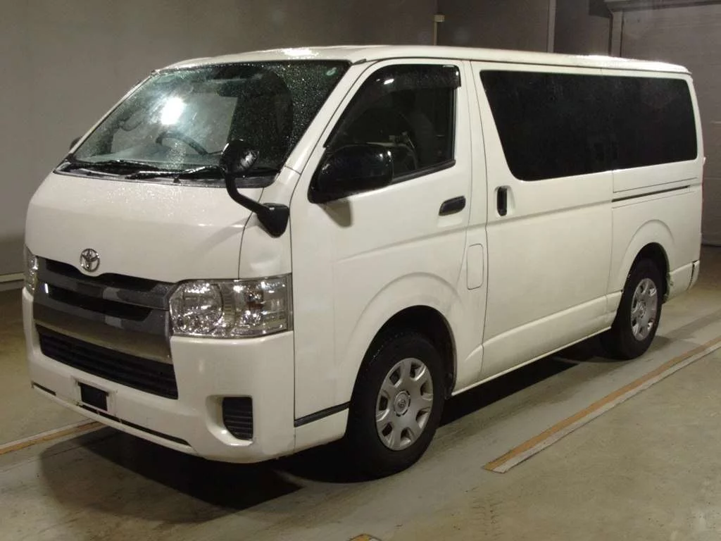 Toyota RegiusAce  с аукциона в Японии