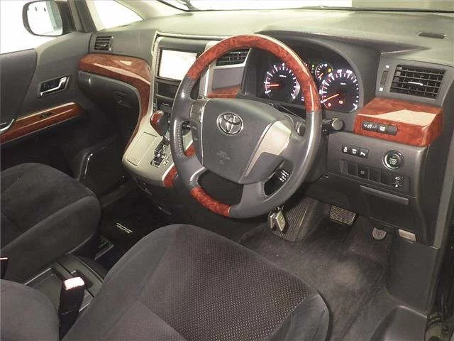 Toyota Vellfire  с аукциона в Японии