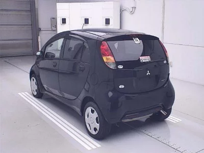 Mitsubishi i