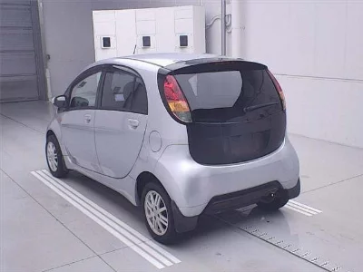 Mitsubishi i