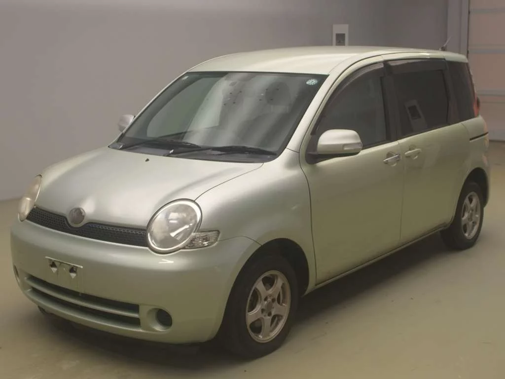 Toyota Sienta  с аукциона в Японии